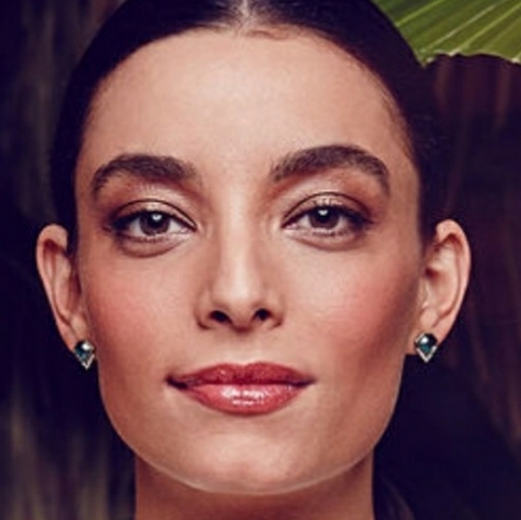 NEW Emerald rhinestone earrings (pierced) - Picture 3 of 5